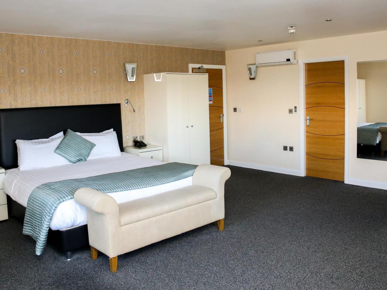 Oak Royal Hotel, Golf And Country Club Chorley  Bagian luar foto